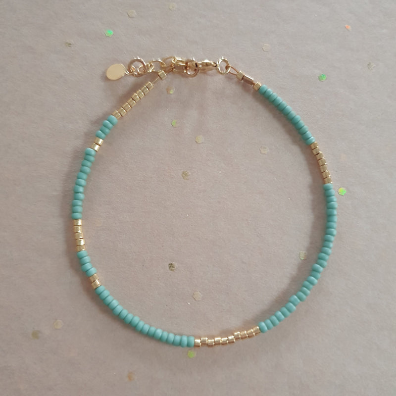 Ava bracelet // Soft green Gold Iconn Jewels