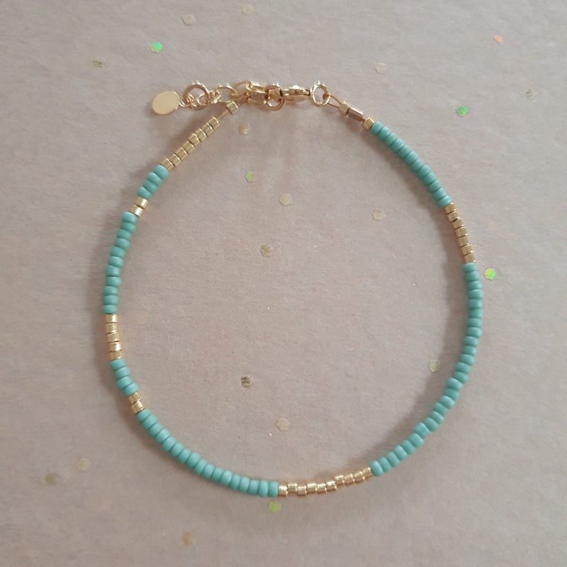 Ava bracelet // Soft green Gold