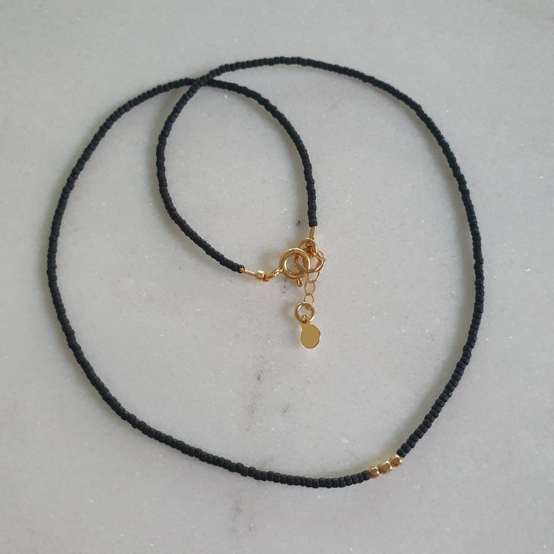 Minimalist necklace // Black Gold