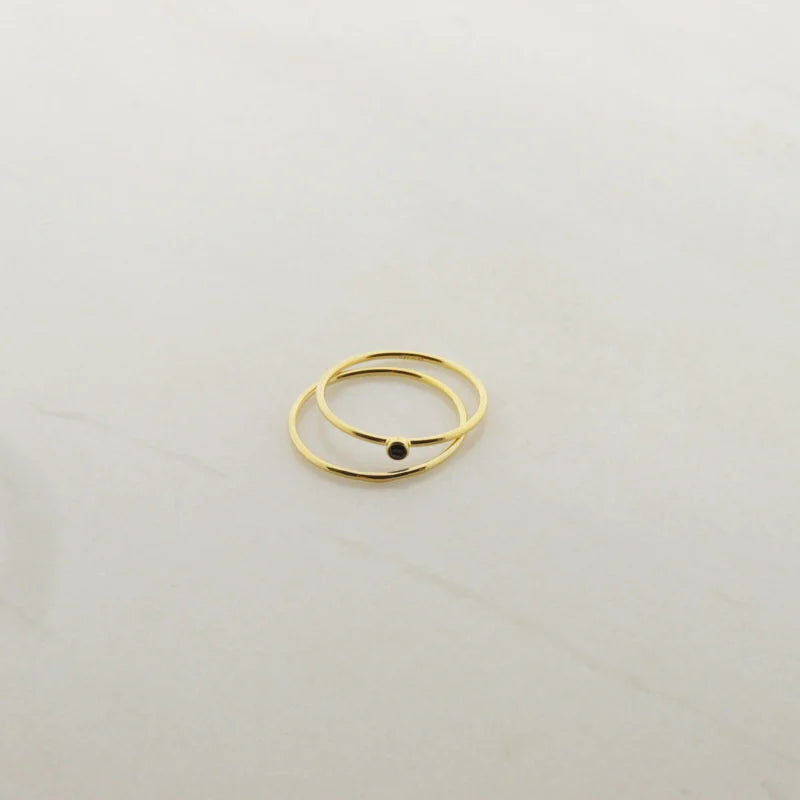 Black stone ring // Goldfilled